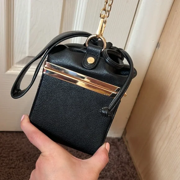 Small black square purse - Picture 2 of 6
